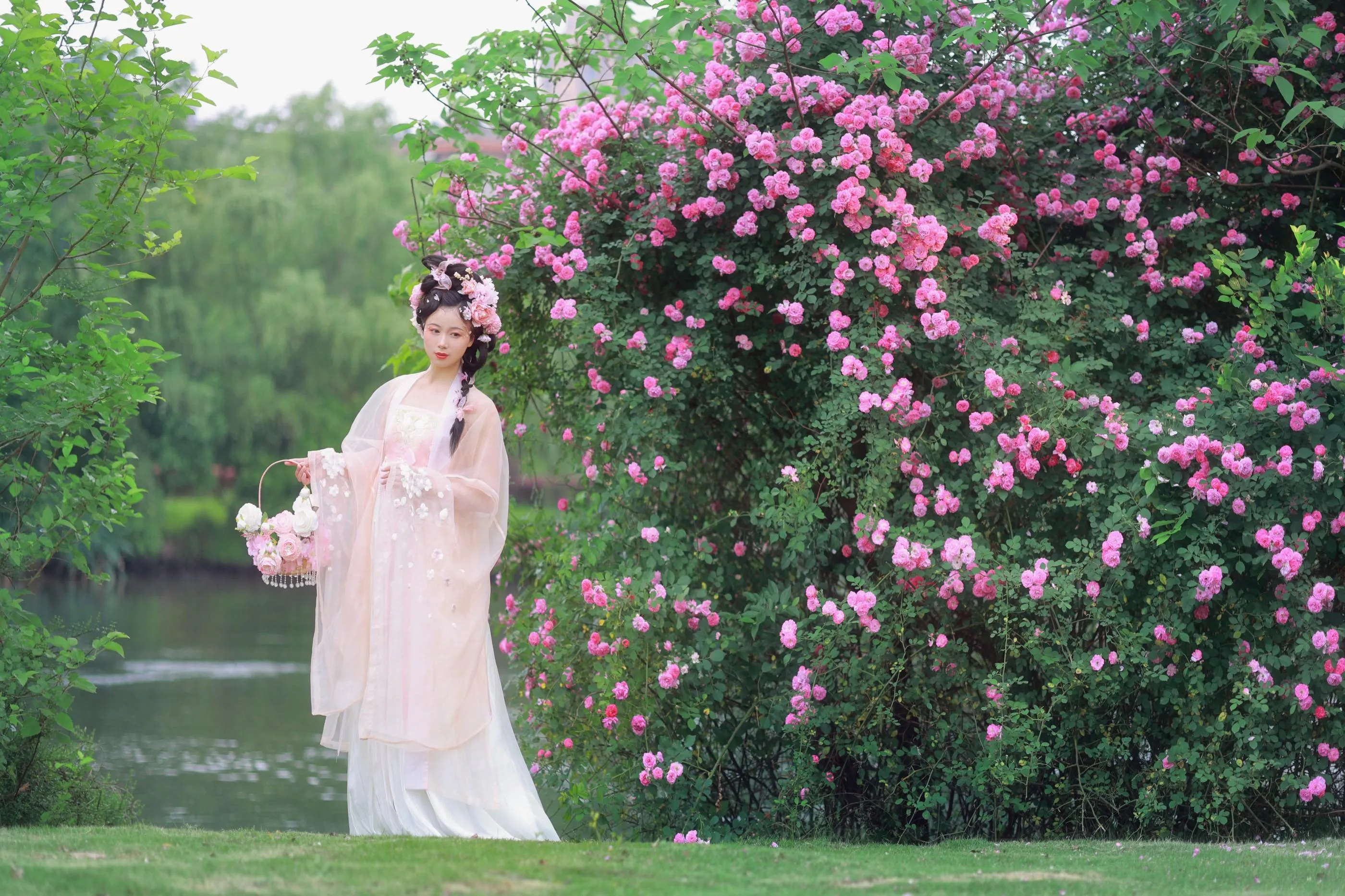 [艺图语] 2022.06.18 蔷薇花神 笑笑 [35P]插图4